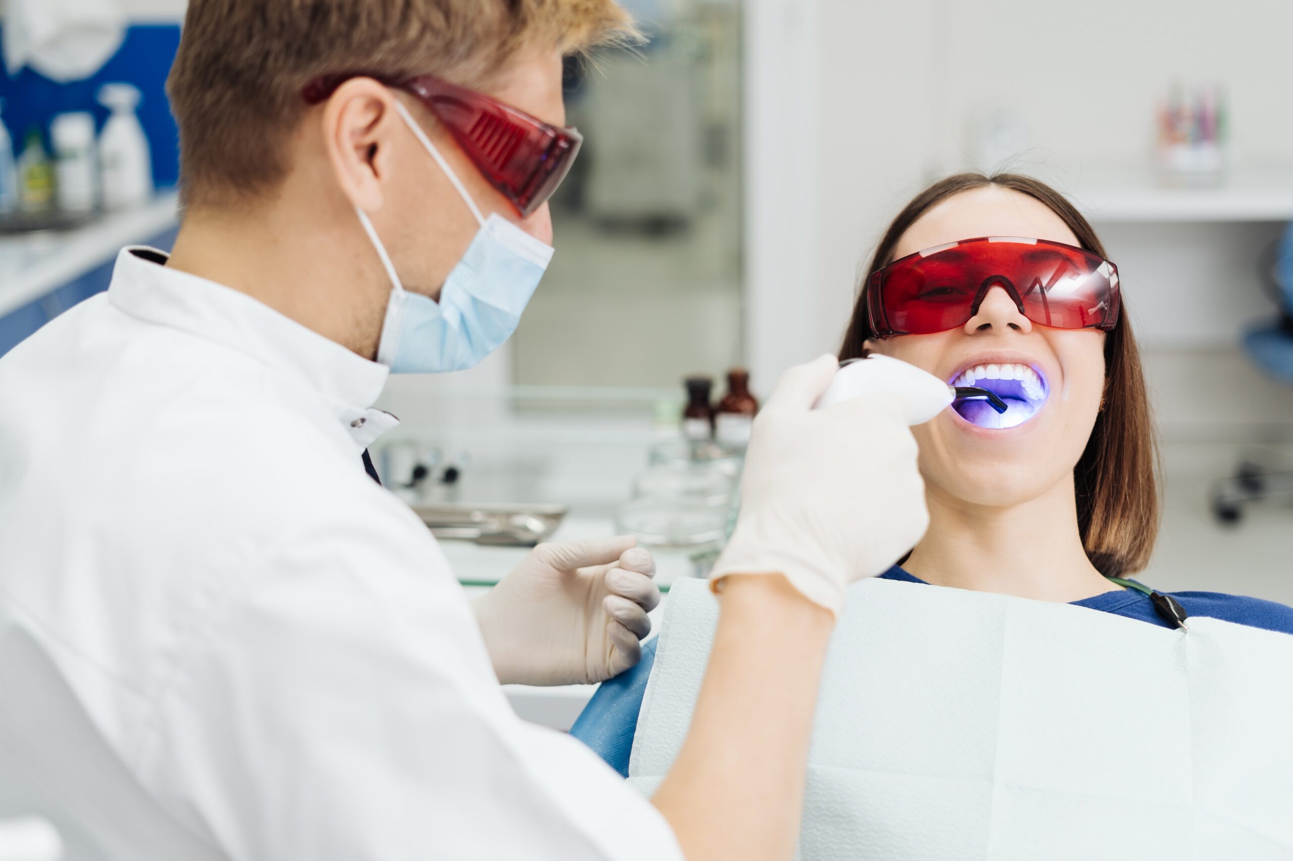Professional Teeth Whitening vs. Home Kits – What’s The Verdict?